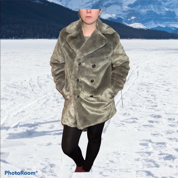 COPY - Forever 21 NWT Unisex Faux Fur Coat - Picture 1 of 6